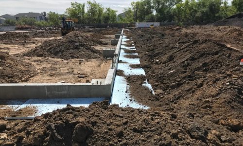 Retainer wall construction